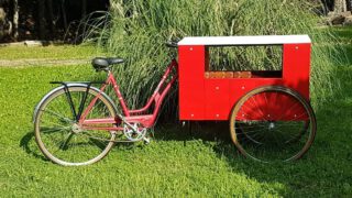 Presentamos nuestro nuevo Carrito bici😎
Que apetece hoy? Café, algodon de azucar,  palomitas gourmet,  hamburguesas...como tu quieras🤔😉
#bodas2021 #carritotemático
#carritopalomitasalgodon #eventosprivados #eventosempresariales #fiestasprivadas #carritobici #cornersparaeventos #fiestasoriginales #fiestastematicas #eventosoriginales